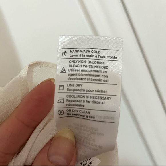 VINCE 💯 SILK BLOUSE - Picture 6 of 10